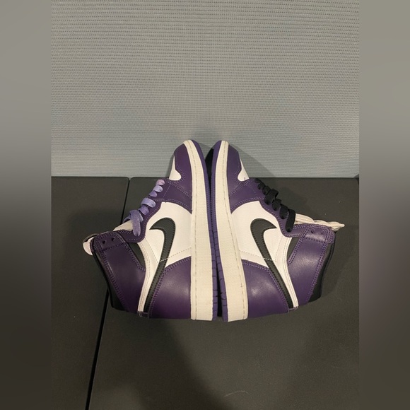 Air Jordan 1 Retro High Court Purple White (GS) - Picture 9 of 12